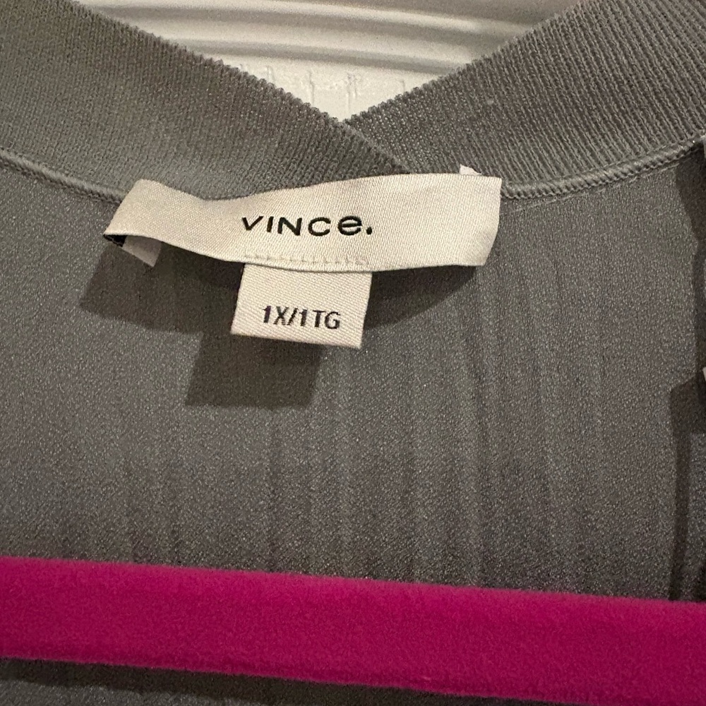 Vince Crushed satin blouse size 1x NWT - Picture 3 of 5